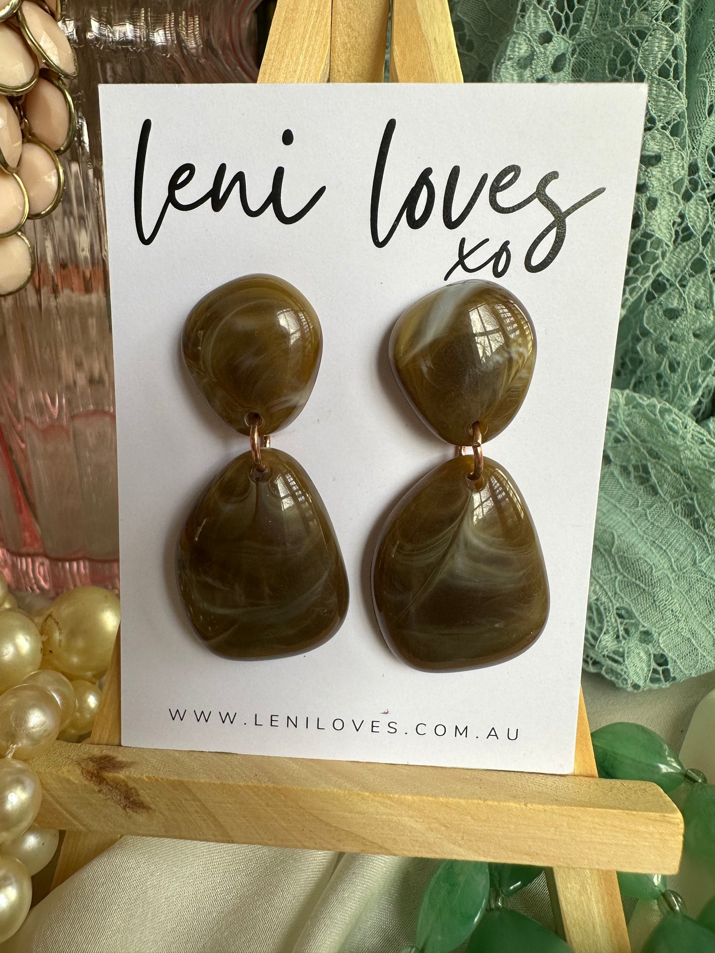Faye Retro Dangle Earrings — Chocolate