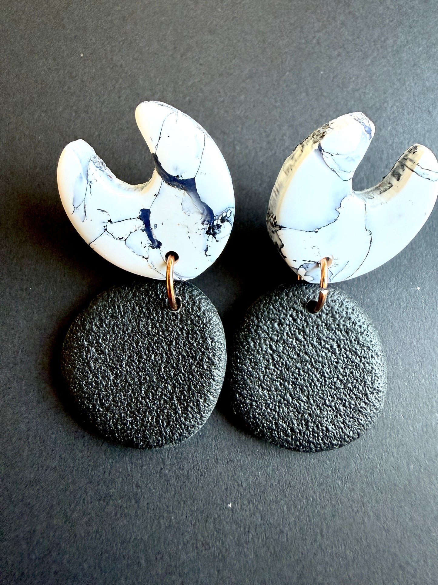 Astrid Marbled Polymer Clay Earrings - Small Horseshoes
