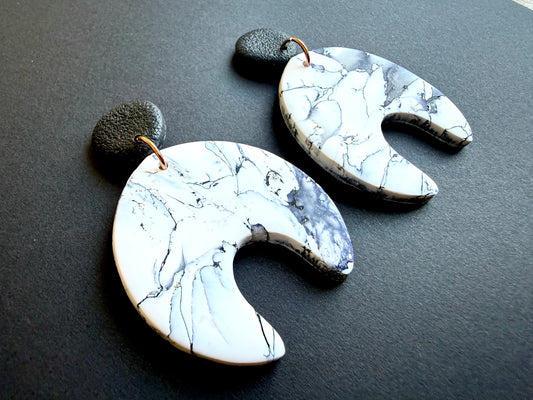 Astrid Marbled Polymer Clay Earrings - Large Horseshoes