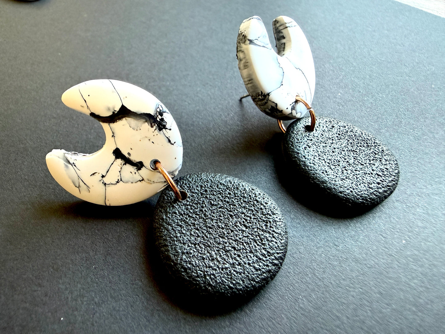 Astrid Marbled Polymer Clay Earrings - Small Horseshoes