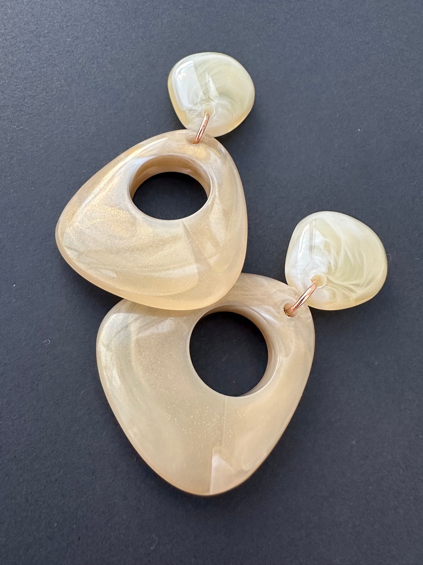 Daphne Retro Dangle Earrings — Champagne